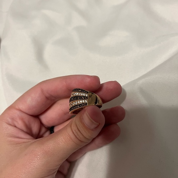 Ring - Picture 3 of 3